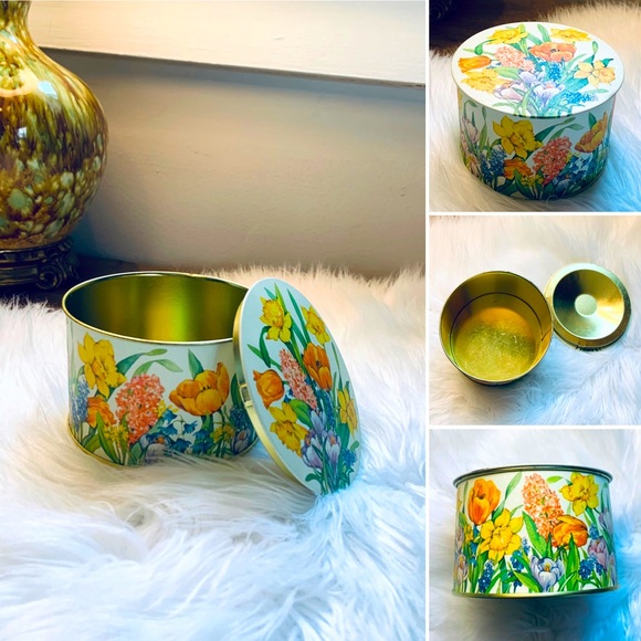 π¦2/$10 3/$15 4/$18 5/$20 Vintage Hallmark Tin
